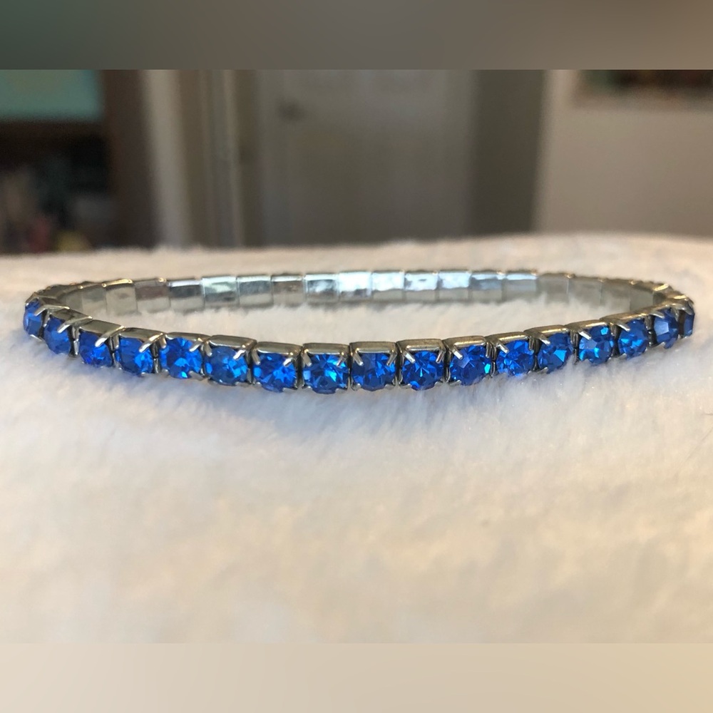 Blue sparkly gems bracelet